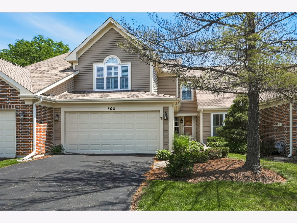 Townhomes & Condos & Homes For Sale Talbots Mill Elk Grove Village Illinois, 702 Clover Hill Court