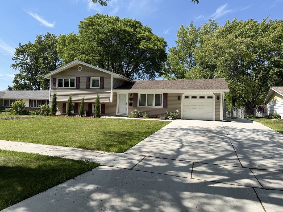 Homes & Condos & Townhomes For Rent Weathersfield Schaumburg Illinois, 920 Royal