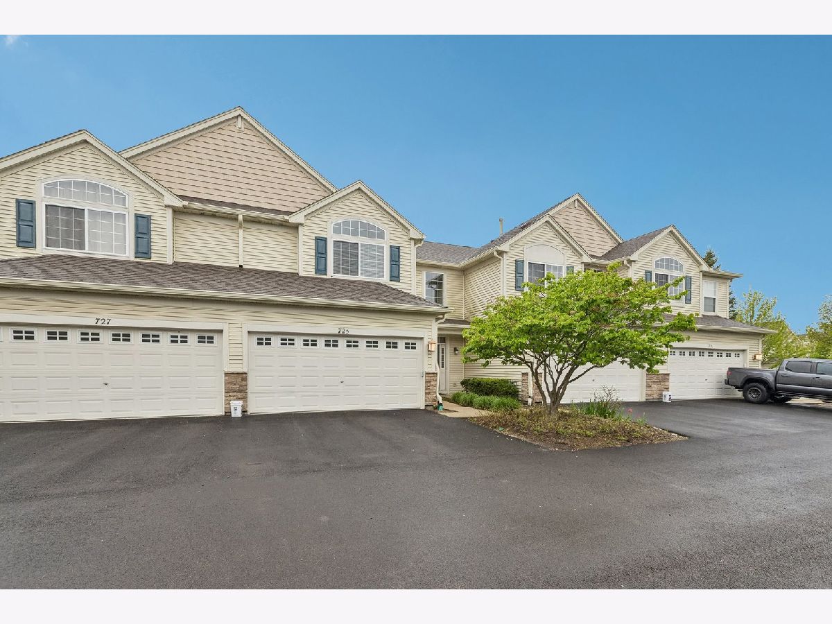  For Sale Round Lake Illinois, 725 Jade Lane