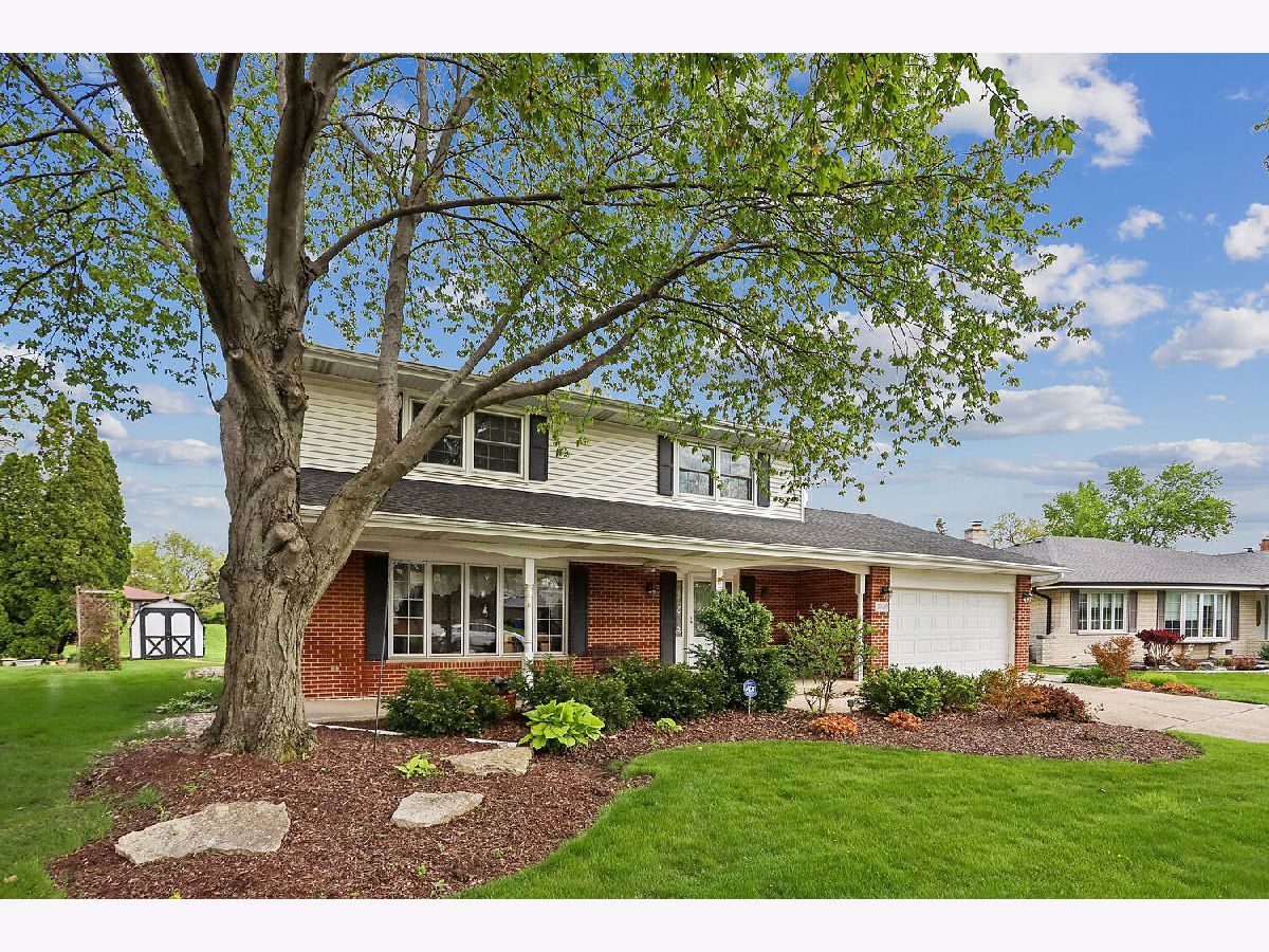 Homes For Sale Farmingdale Village Darien Illinois, 3020 Spring Green Drive