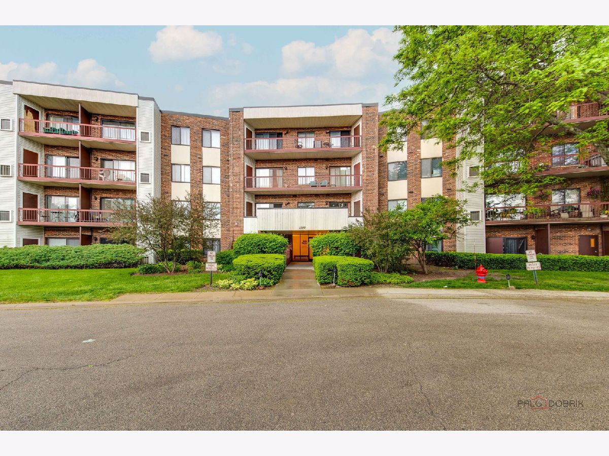  For Sale Wheeling Illinois, 1500 Harbour Drive