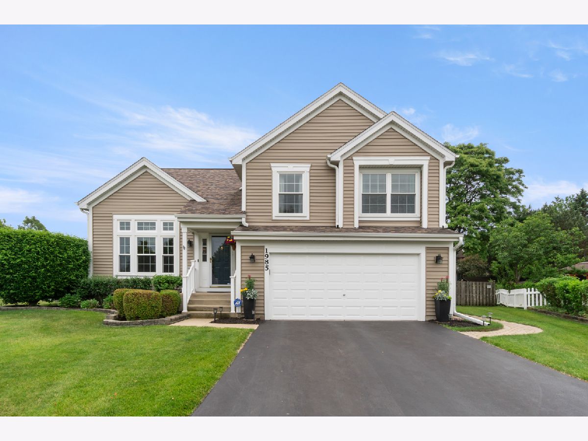 Homes & Condos & Townhomes For Sale Avalon Wheeling Illinois, 1985 Rochelle Court