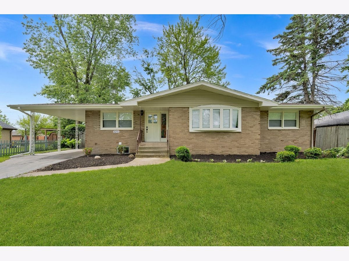  For Sale Lansing Illinois, 3245 Manor Drive