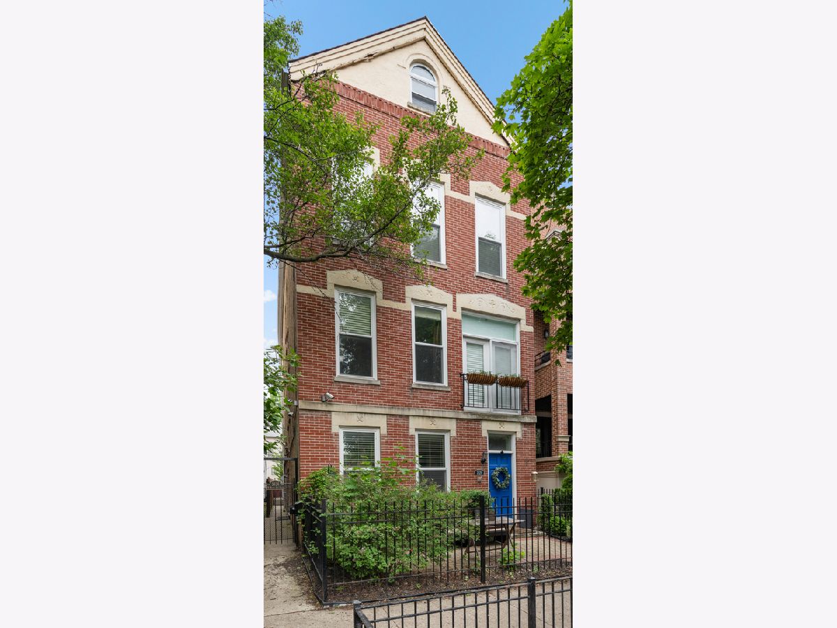  For Sale Chicago Illinois, 2626 Wayne Avenue