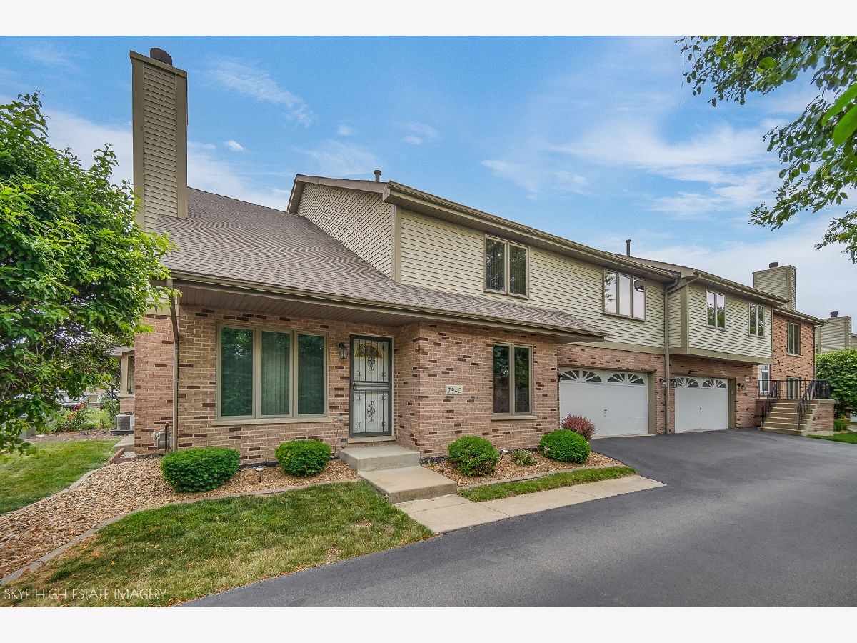  For Sale Palos Hills Illinois, 7940 Tiffany Court