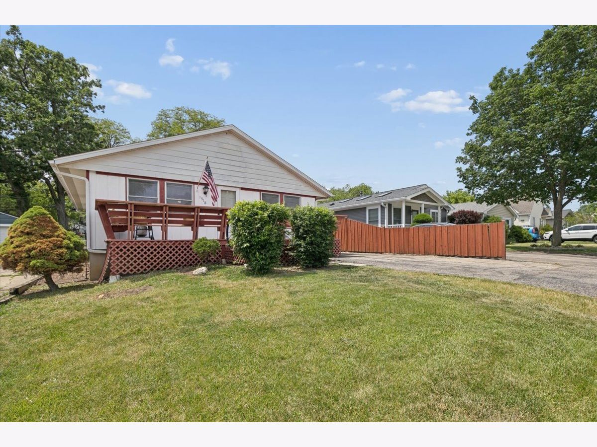  For Sale Round Lake Beach Illinois, 1518 Ridgeway Street