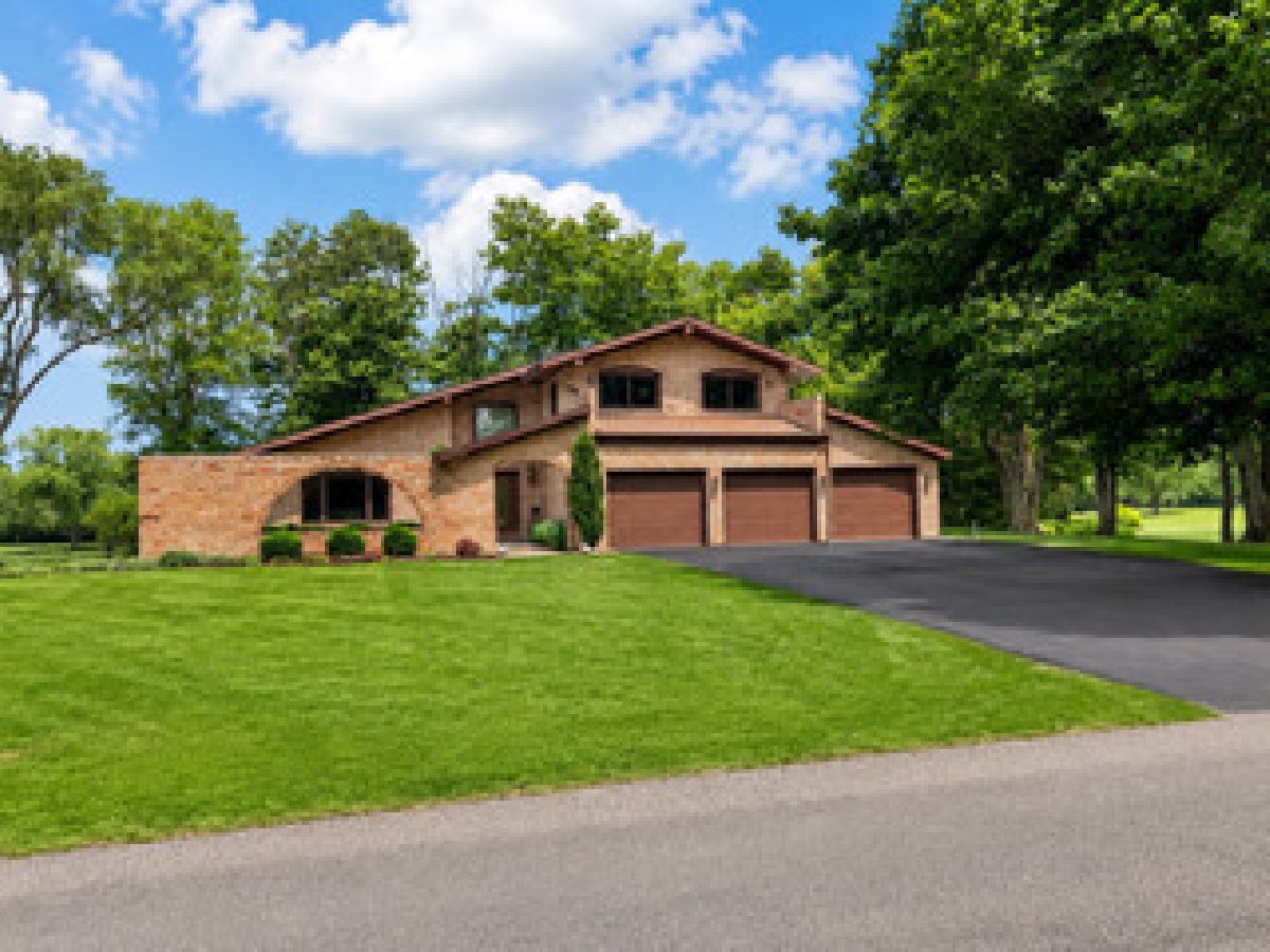 Homes & Condos & Townhomes For Sale Crestwicke Bloomington Illinois, 15830 Crestwicke Drive
