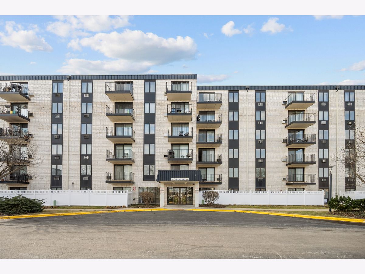 Condos & Townhomes & Homes For Sale Terrace Square Niles Illinois, 9118 Elmwood Drive