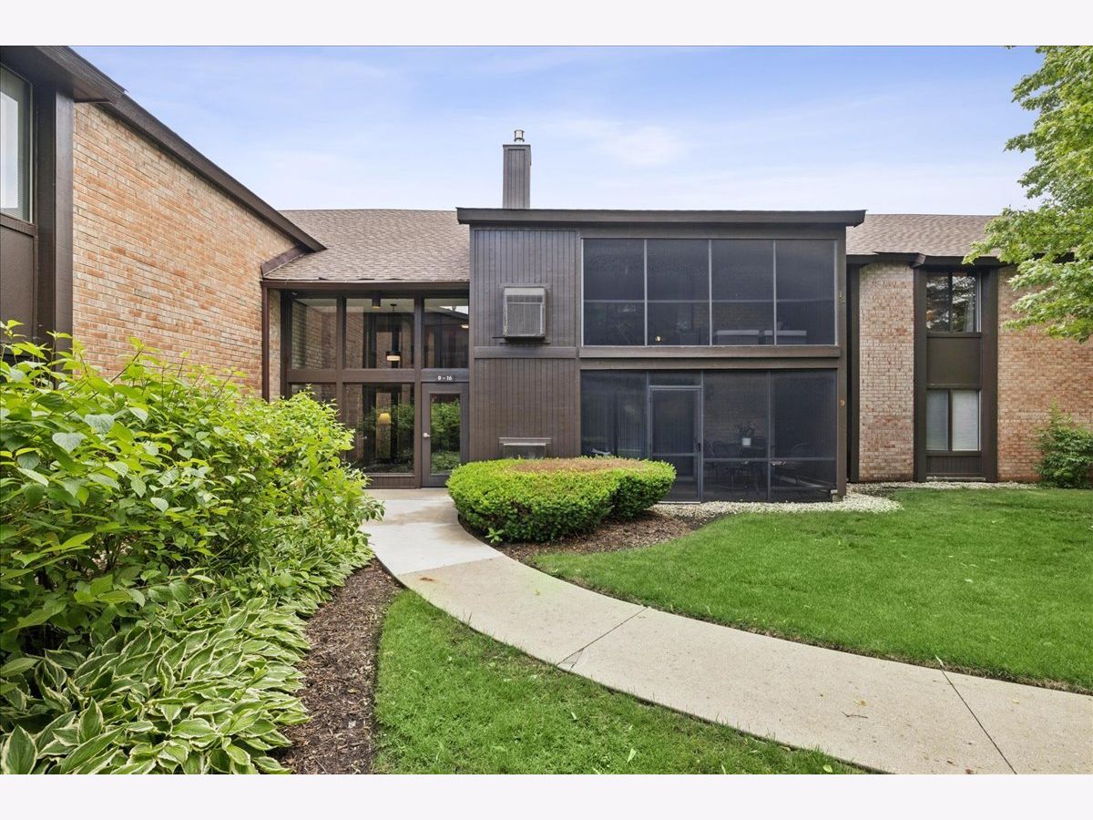  For Sale Crystal Lake Illinois, 720 Saint Andrews Lane