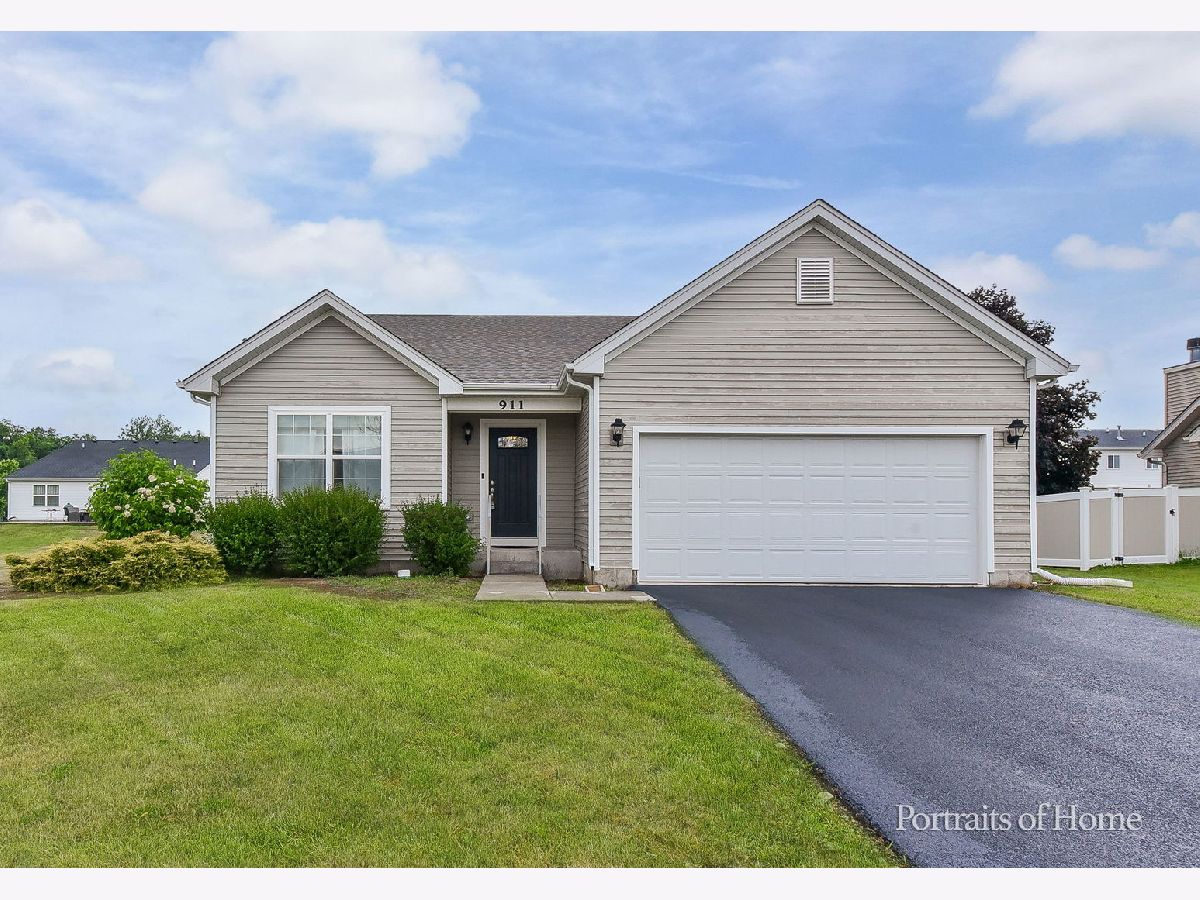  For Sale Plano Illinois, 911 Appaloosa Trail