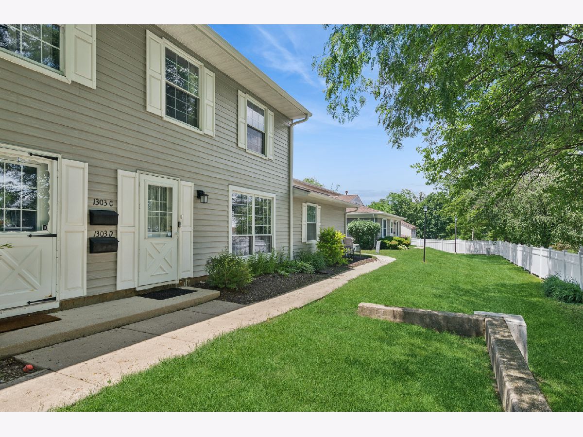 Townhomes & Condos For Sale Trees Of Wheaton Wheaton Illinois, 1303 Woodcutter Lane