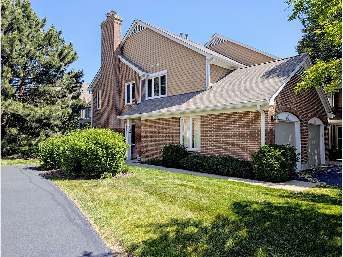 Townhomes & Condos & Homes For Sale Arlington On The Ponds Arlington Heights Illinois, 1541 Kendal Court