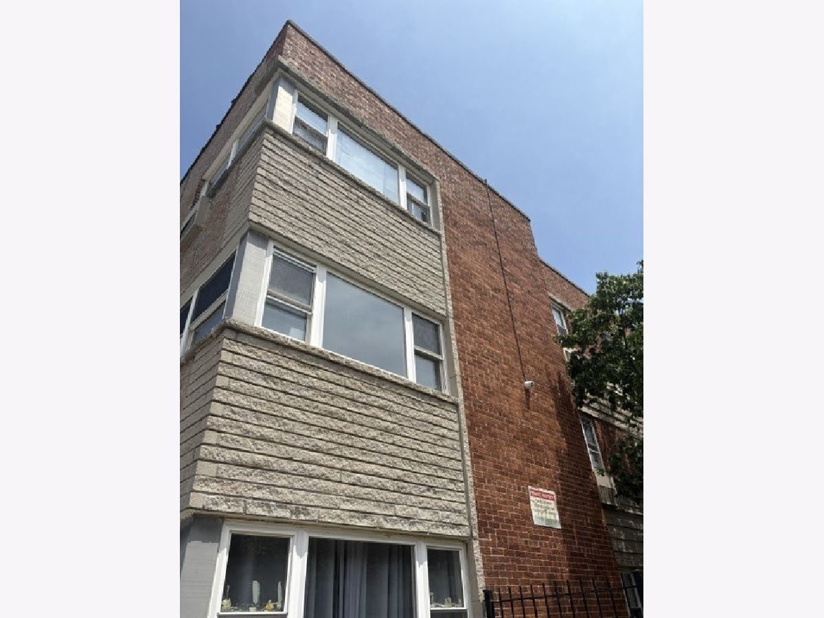  For Sale Chicago Illinois, 2411 Balmoral Avenue