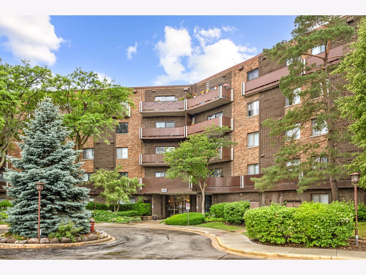 Condominiums For Sale Village On The Lake Elk Grove Village Illinois, 840 Wellington Avenue