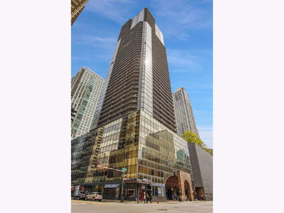  For Sale Chicago Illinois, 10 Ontario Street