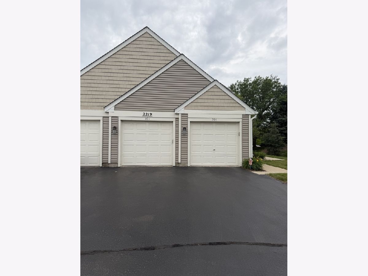 Townhomes & Condos Rented Windridge Naperville Illinois, 2219 Waterleaf