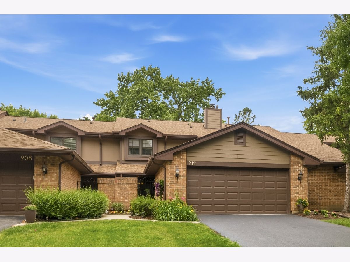  For Sale Westmont Illinois, 912 Indian Boundary Drive