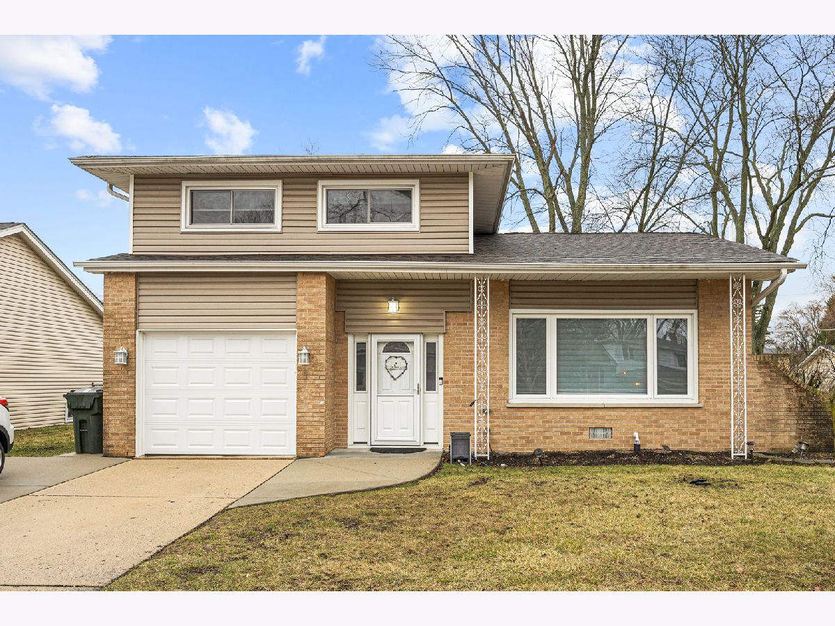  Sold Mount Prospect Illinois, 1811 Azalea