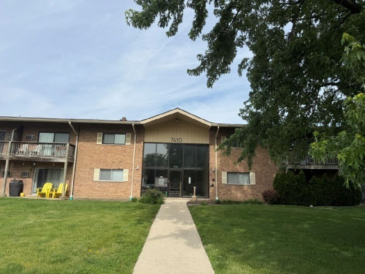  For Rent Darien Illinois, 7410 Brookdale