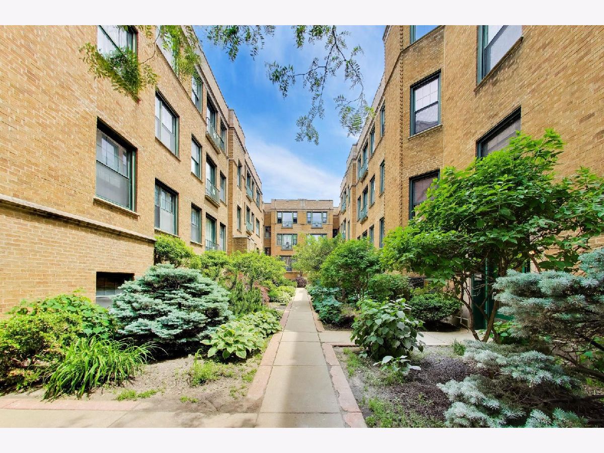 Condominiums For Sale Sheridan Shore Courts Chicago Illinois, 7023.5 Sheridan Road