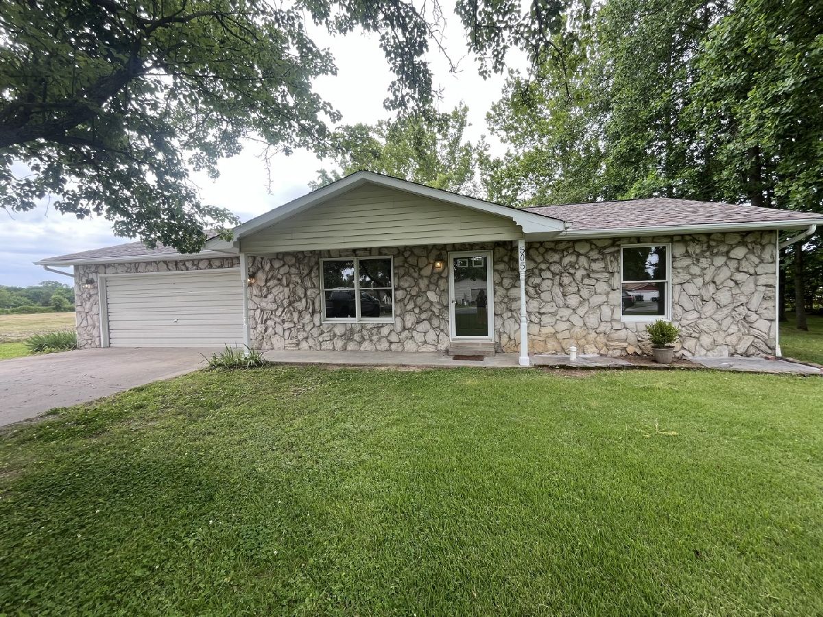 For Sale Desoto Illinois, 505 Camelot Street