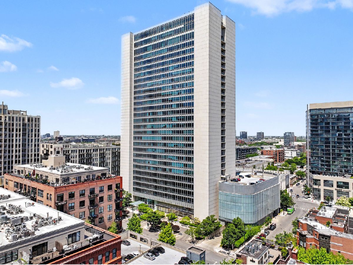 Condominiums For Sale Montgomery Chicago Illinois, 500 Superior Street