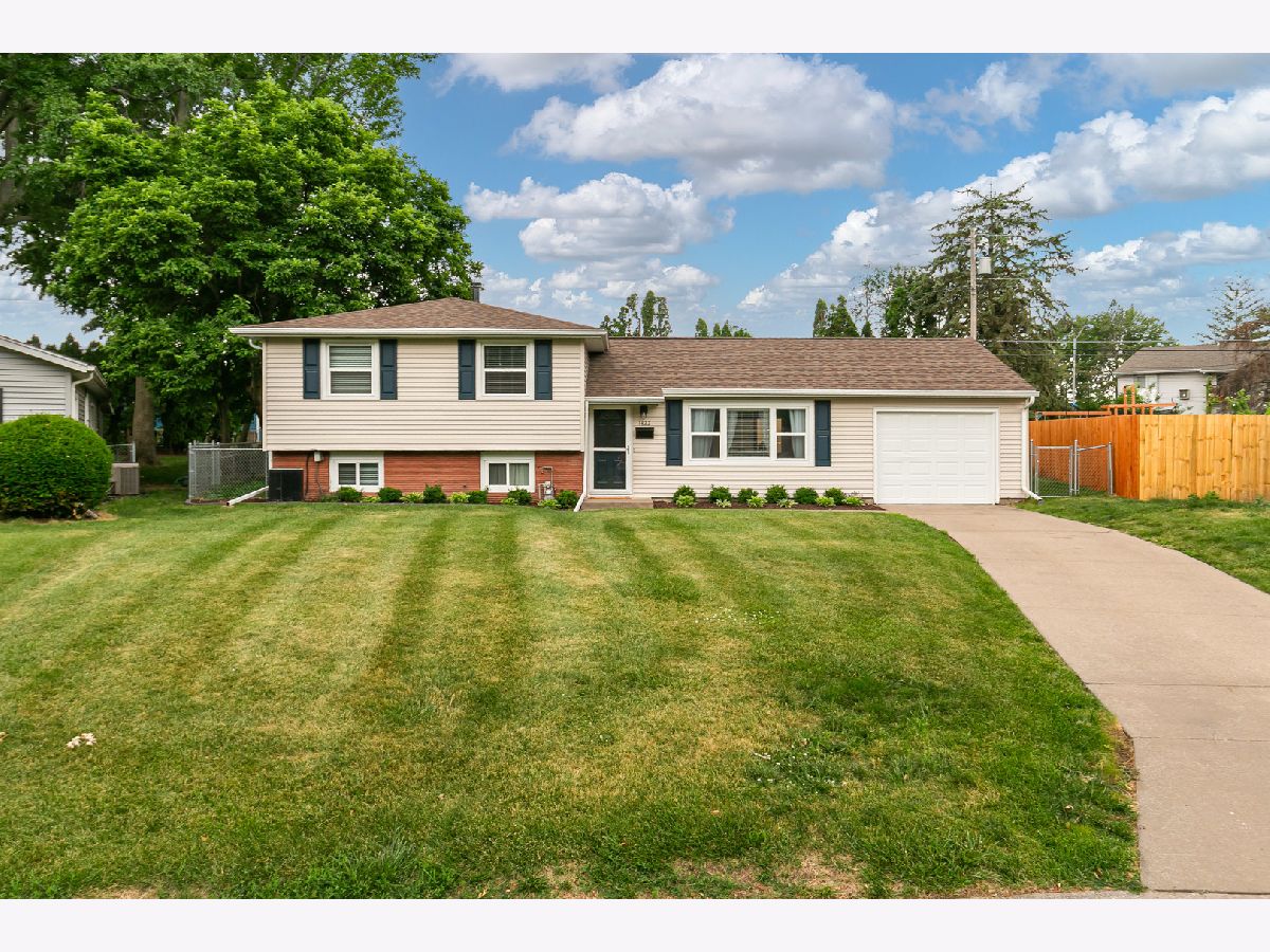  For Sale Bettendorf Iowa, 1422 Lakewood Drive