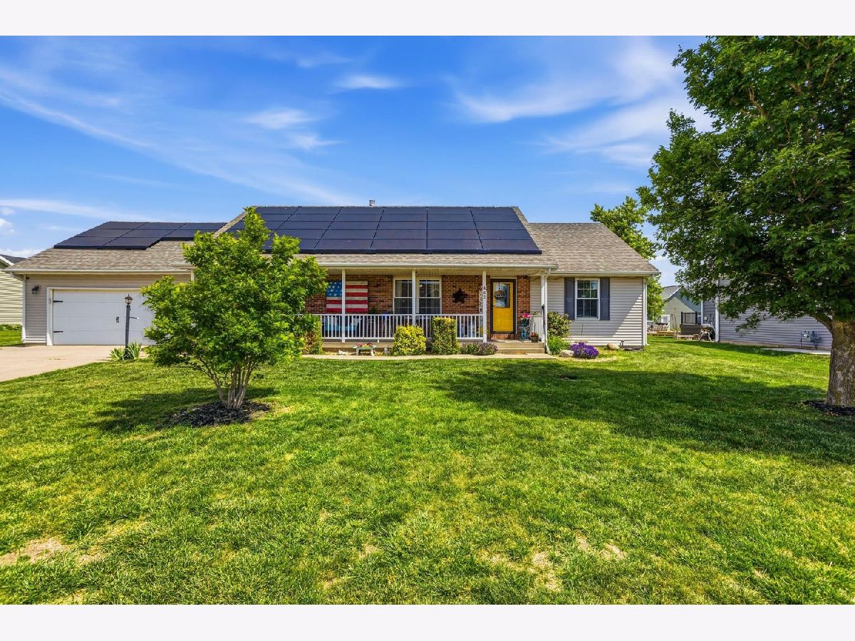  For Sale Fisher Illinois, 302 Zehr Lane