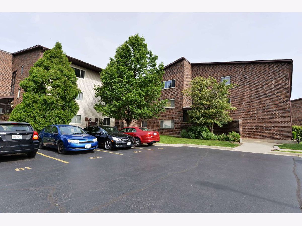 Condominiums For Rent 12 Oaks Elk Grove Village Illinois, 650 Perrie