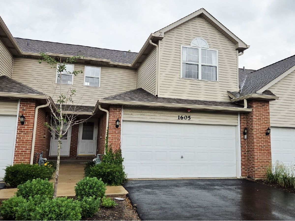 Townhomes Rented Riverbrook West Naperville Illinois, 1605 Windward