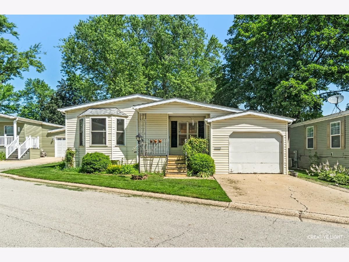 Homes For Sale Willow Lake Estates Elgin Illinois, 70 Melbrooke Road