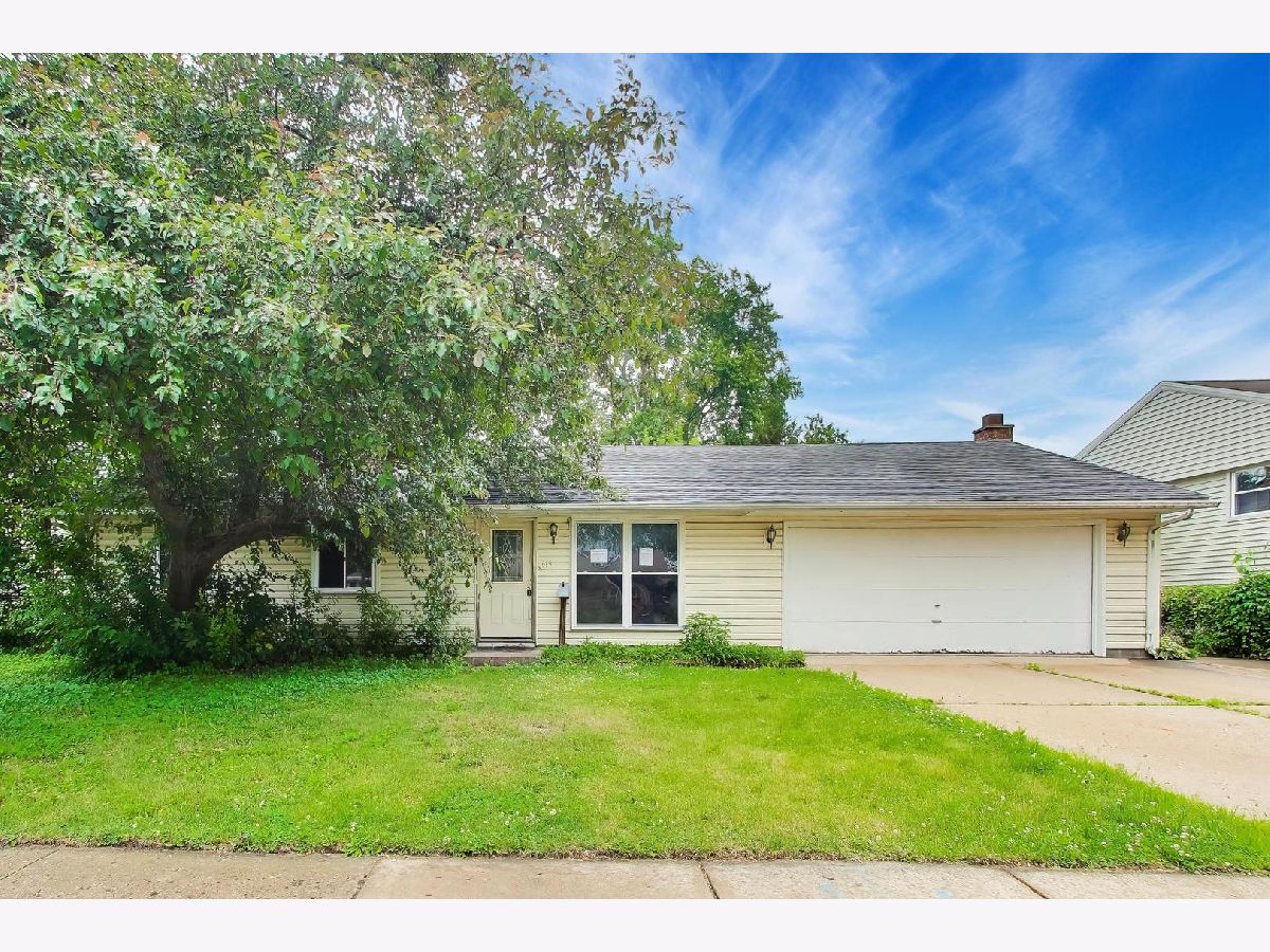  For Sale Streamwood Illinois, 619 Parkside Circle