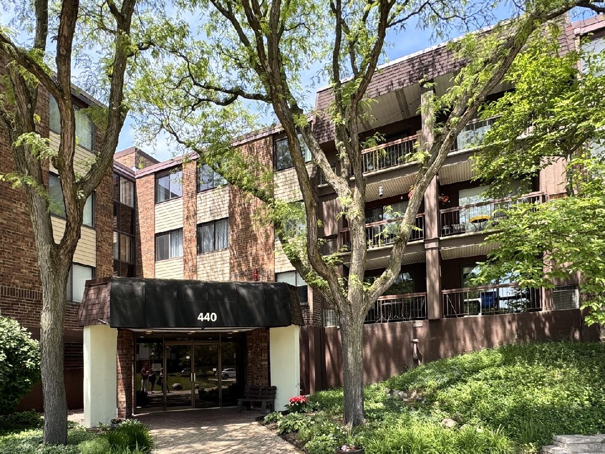 Condominiums & Homes For Sale Raintree Glen Ellyn Illinois, 440 Raintree Court
