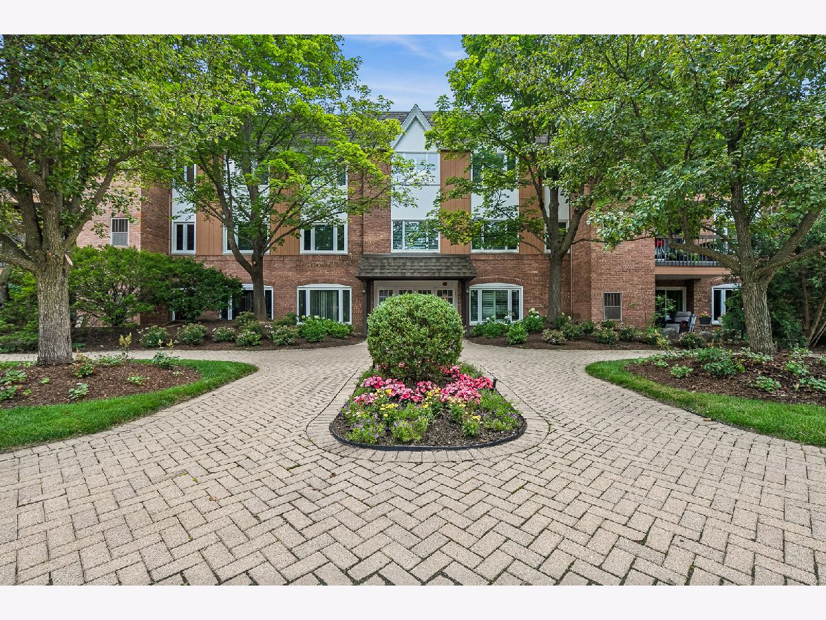  For Sale Lincolnshire Illinois, 207 Rivershire Lane