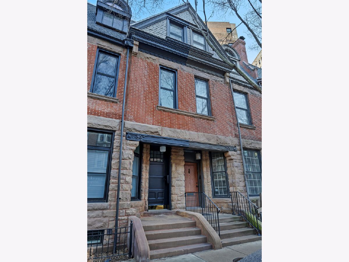  For Sale Chicago Illinois, 2107 Clark Street