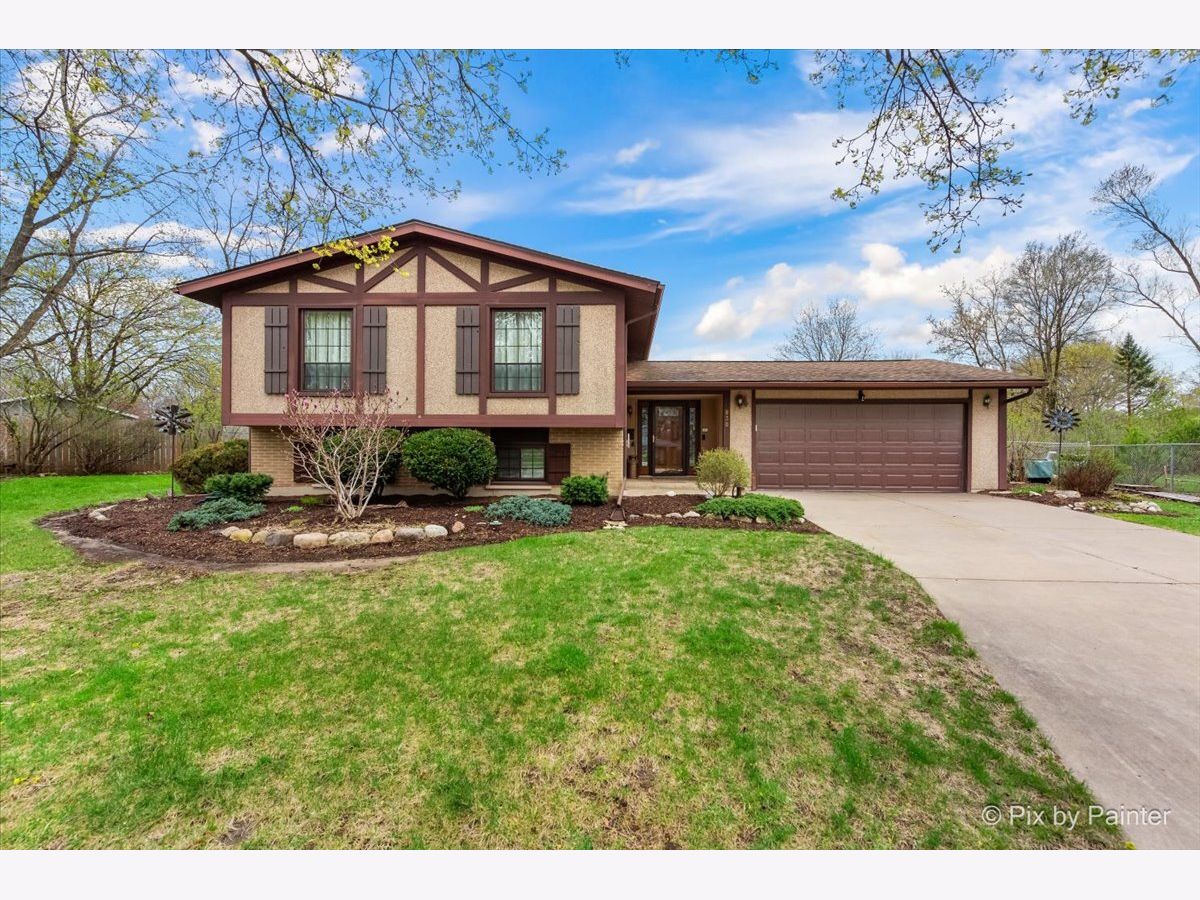  For Sale Crystal Lake Illinois, 830 Buckingham Court