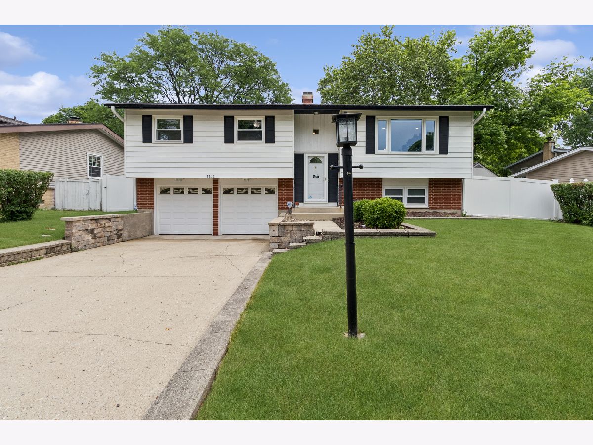 Homes & Townhomes For Sale Brickman Manor Mount Prospect Illinois, 1111 Greenfield Lane