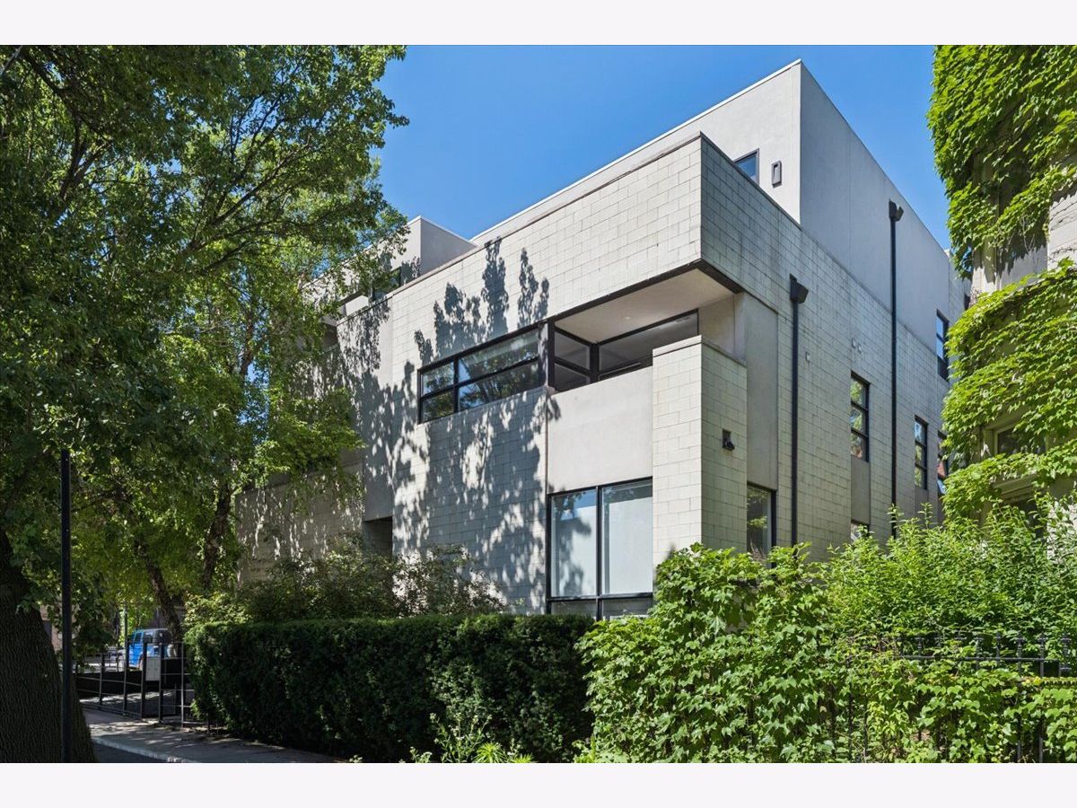  For Sale Chicago Illinois, 1212 Hoyne Avenue