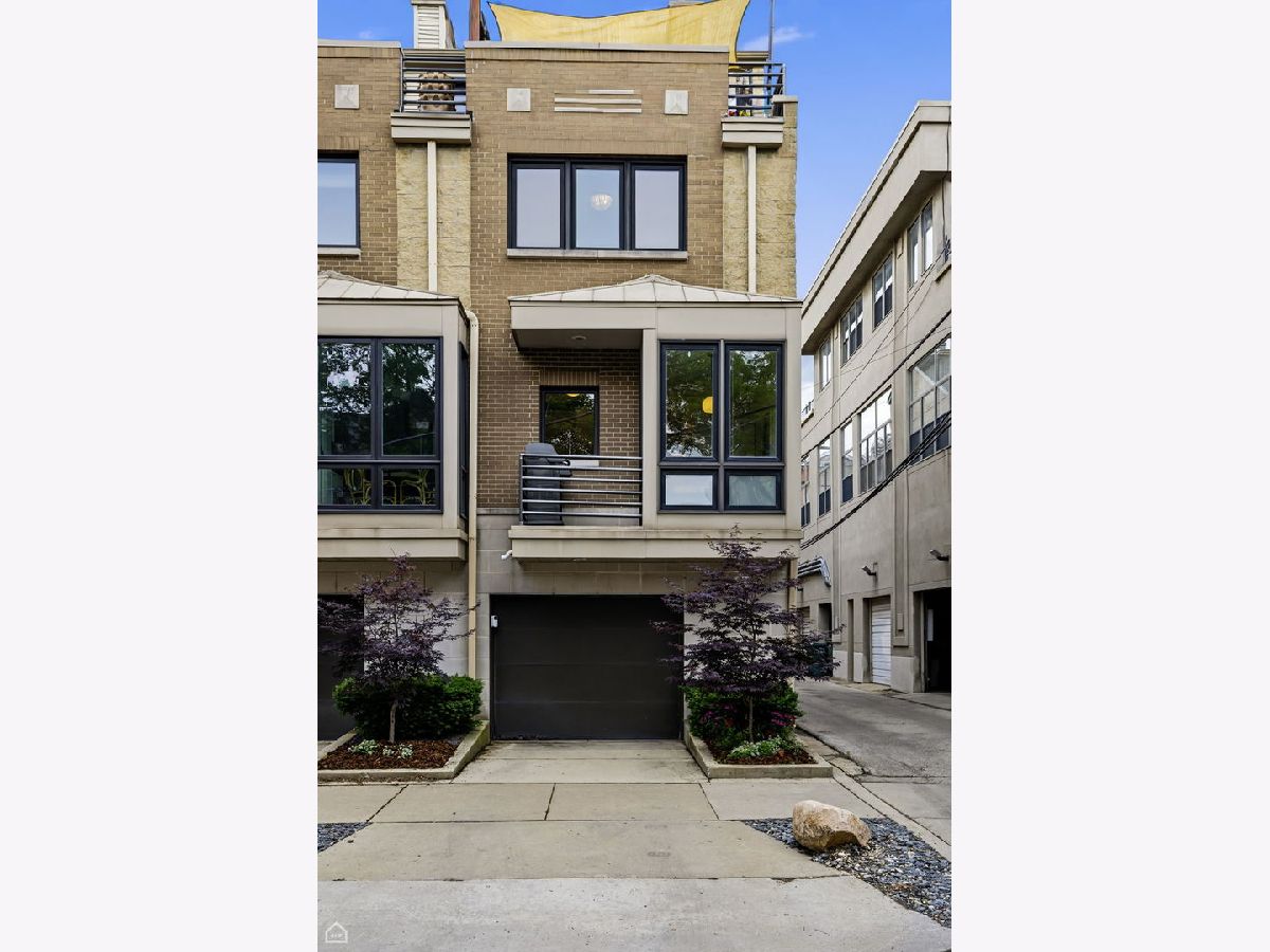 For Sale Chicago Illinois, 2740 Wayne Avenue