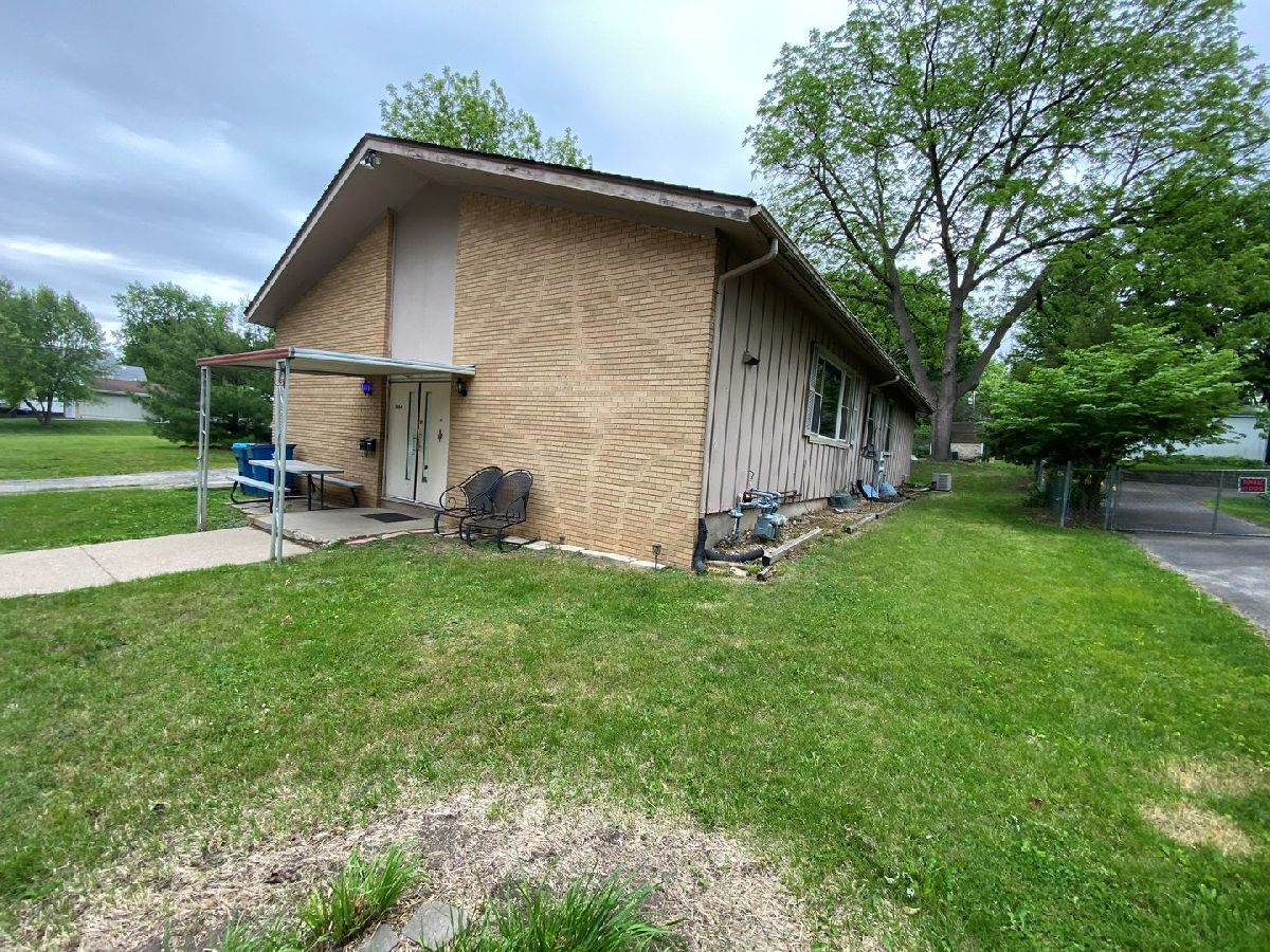  For Sale Dixon Illinois, 1004 Hemlock Avenue