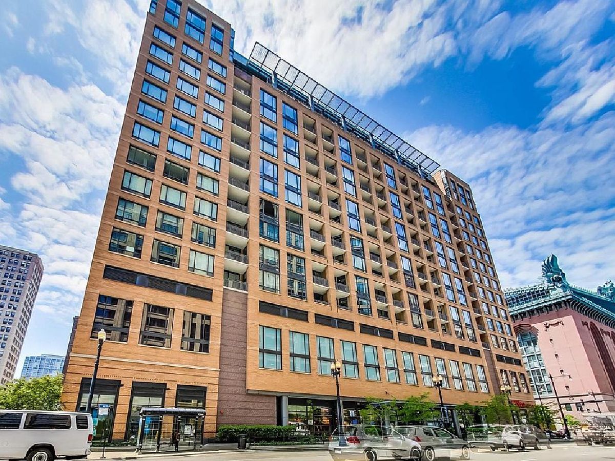 Condominiums For Rent Library Tower Chicago Illinois, 520 State