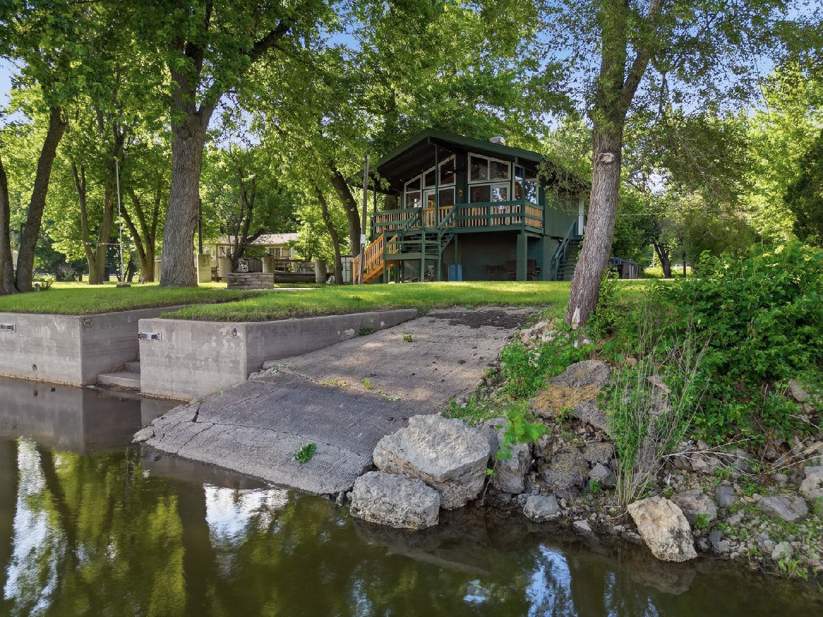  Sold Oregon Illinois, 2863 Brooks Island