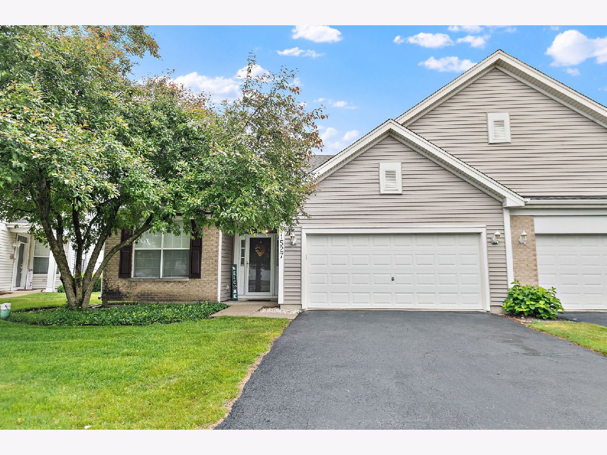  For Sale Dekalb Illinois, 1527 Waterside Drive