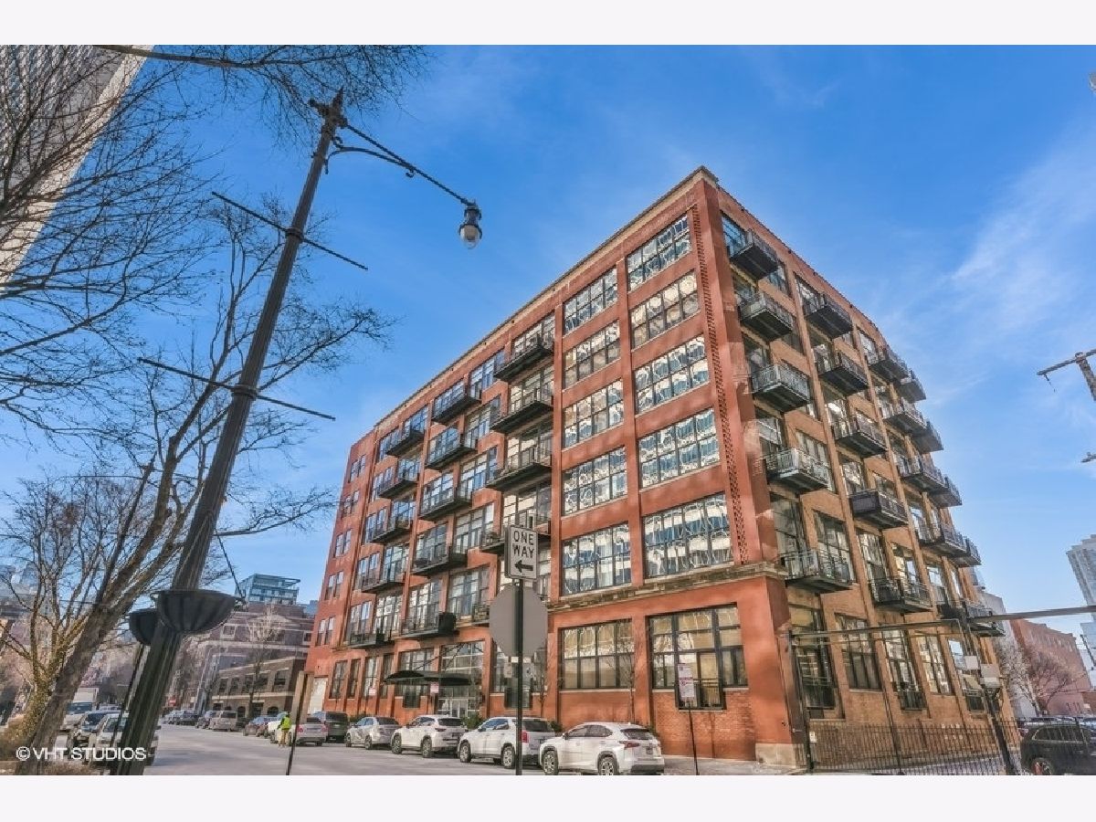 Condominiums Rented River North Commons Chicago Illinois, 525 Superior