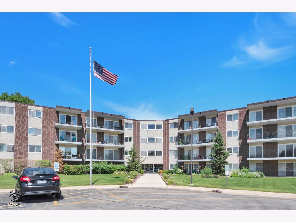 Condominiums For Sale Cameo West Downers Grove Illinois, 5540 Walnut Avenue