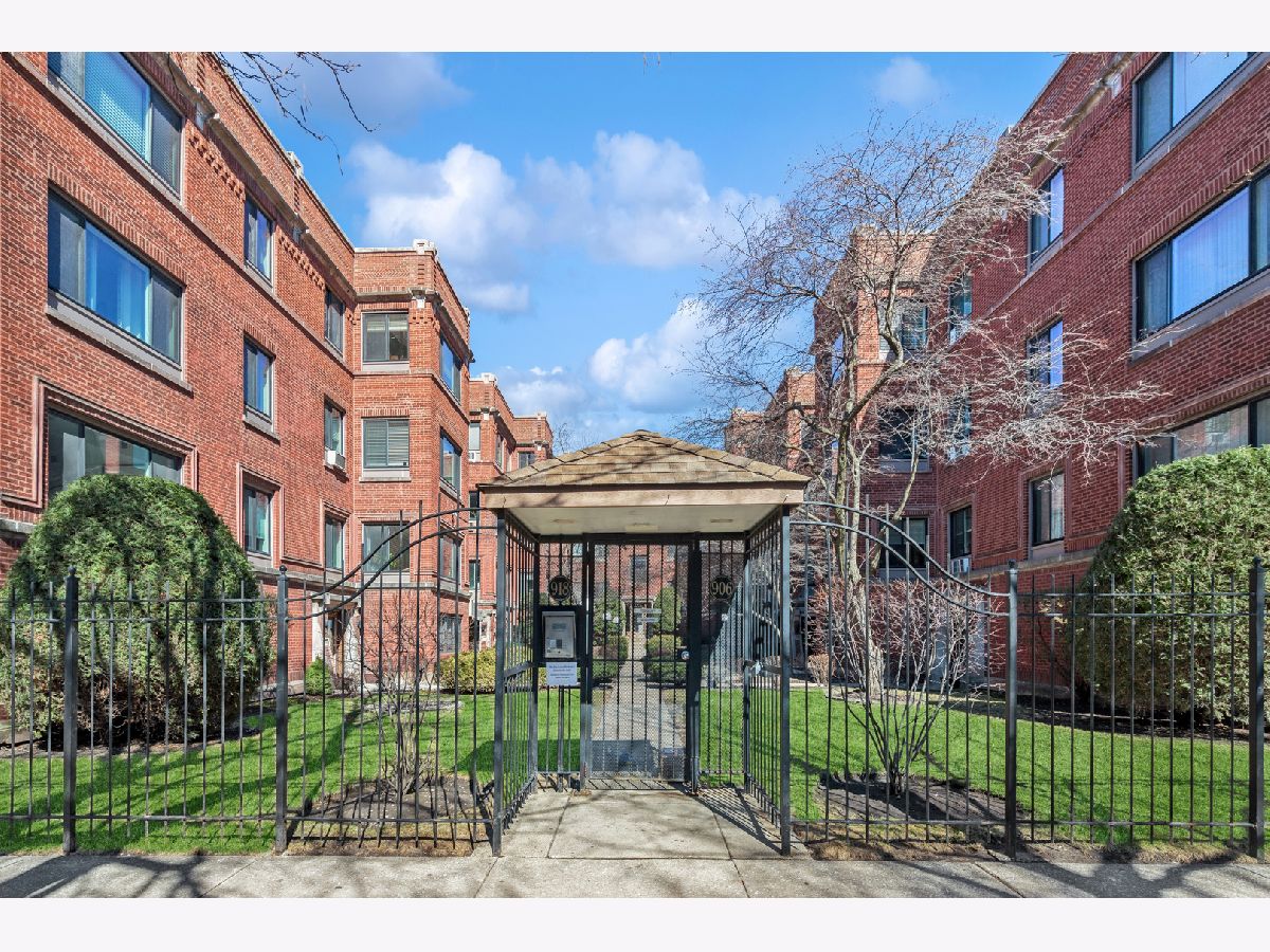  For Sale Chicago Illinois, 908 Sunnyside Avenue