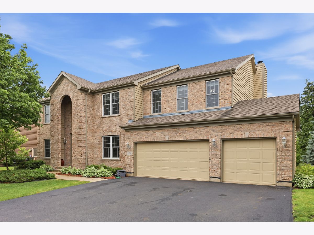 Homes For Sale Boulder Ridge Greens Lake In The Hills Illinois, 524 Camargo Club Drive