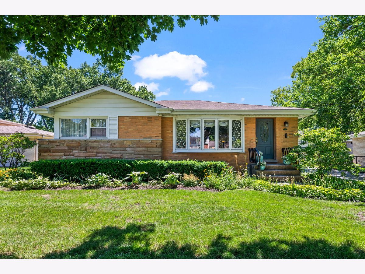 Homes For Sale Stoltzner Arlington Heights Illinois, 705 Drury Lane