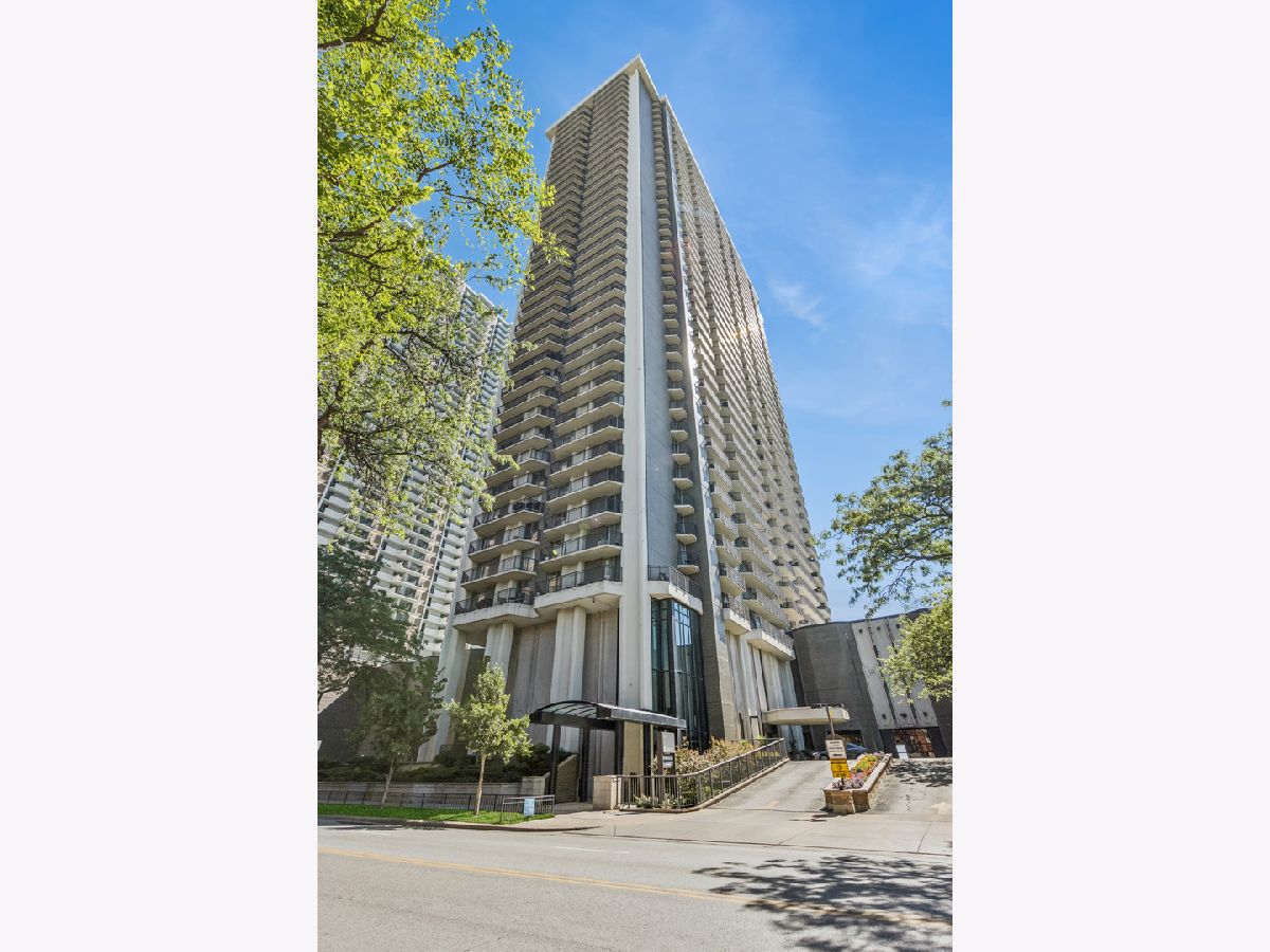  For Sale Chicago Illinois, 6007 Sheridan Road