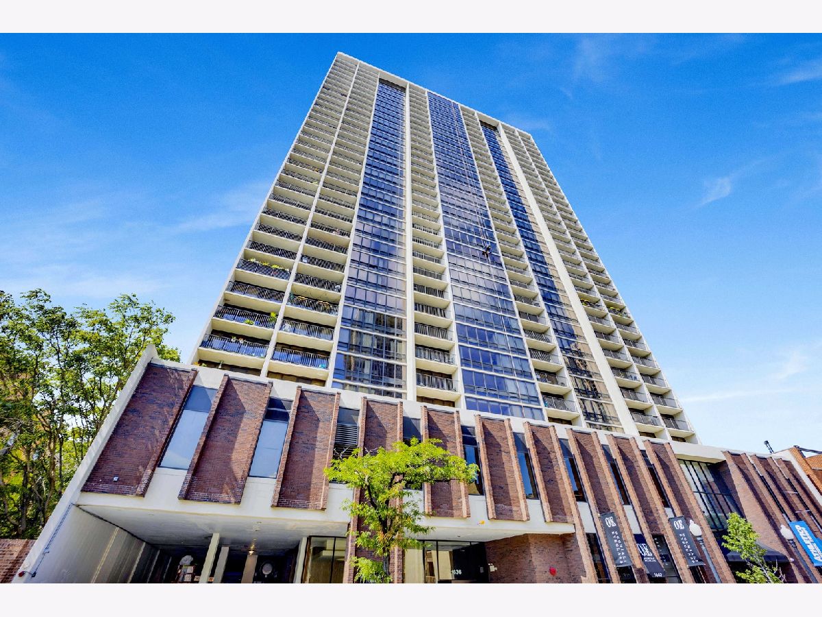 Condominiums For Rent Americana Towers Chicago Illinois, 1636 Wells